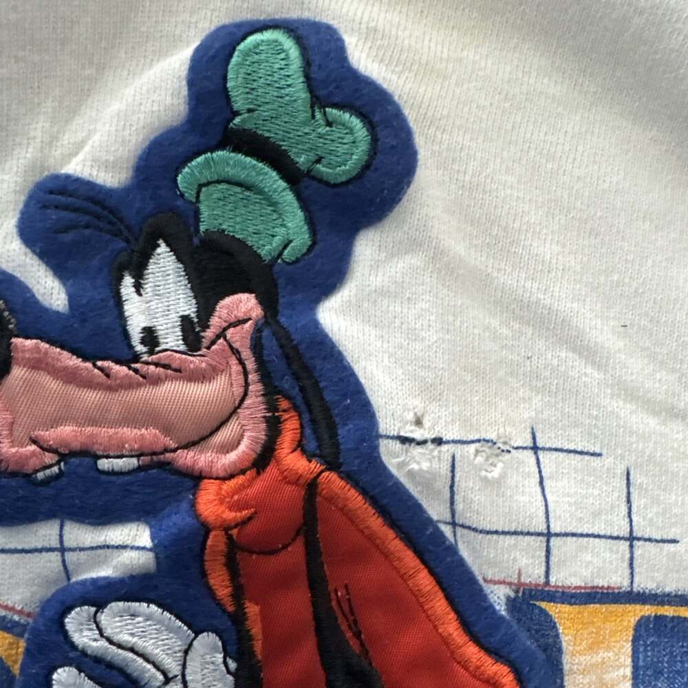 Vintage 90s Goofy Classic Disney Genus Sweatshirt USA Made Applique White Size M - Picture 10 of 10